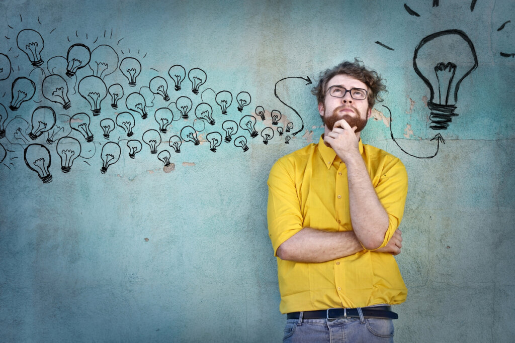 Homme pensant comment être une personne moins négative