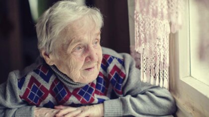 ¿Cómo ayudar a un anciano maltratado?