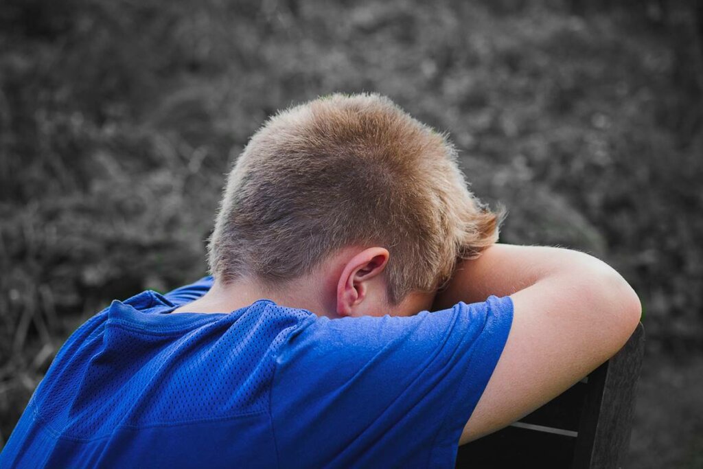 Niño que sufre el síndrome de Klinefelter