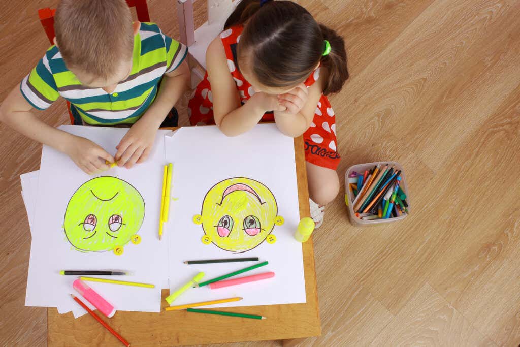 Bambini che disegnano emozioni