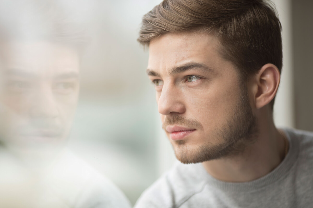 Personas que no se contagian de las risas ajenas, ¿a qué se debe?