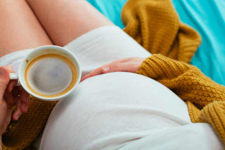 ¿Qué pasa si consumimos cafeína durante el embarazo?