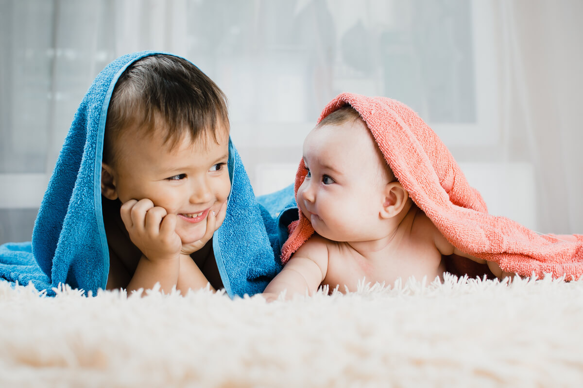 ¿Cómo prevenir los celos entre hermanos?