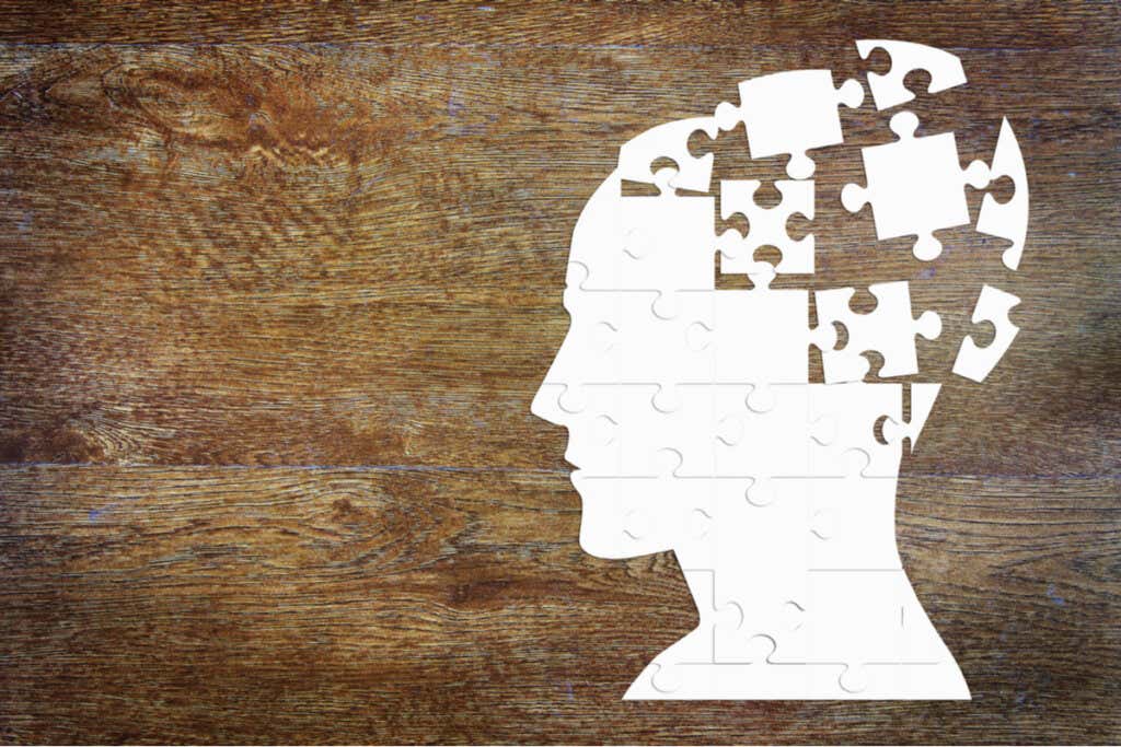 Umysł złożony z puzzli symbolizujących najskuteczniejsze terapie psychologiczne