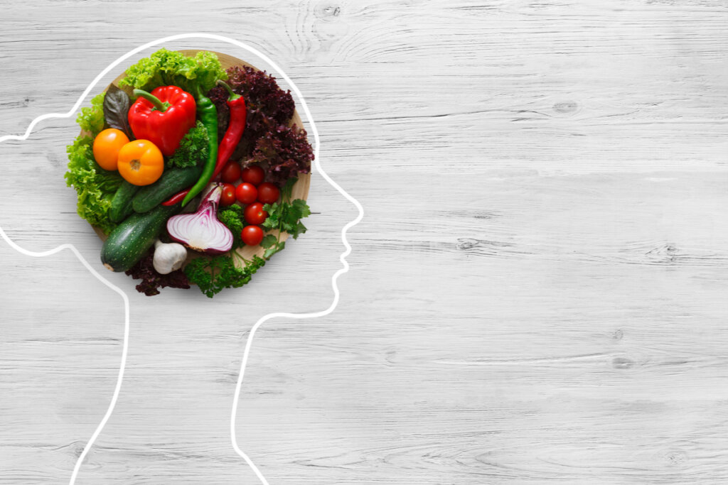Mente de una mujer con alimentos