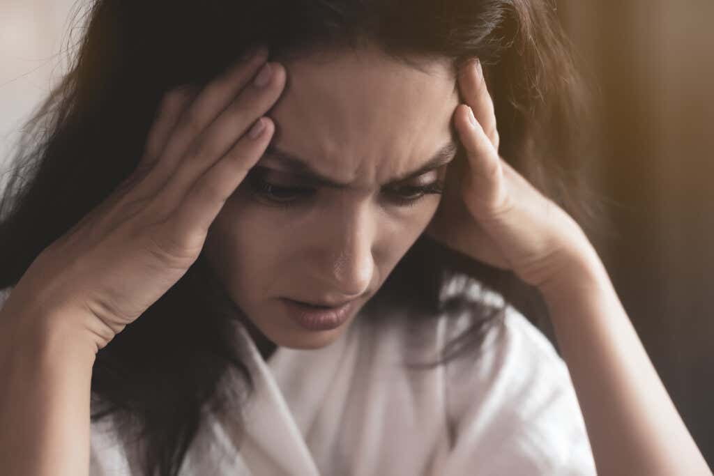 Kvinne som lider av mental blokkering på grunn av angst