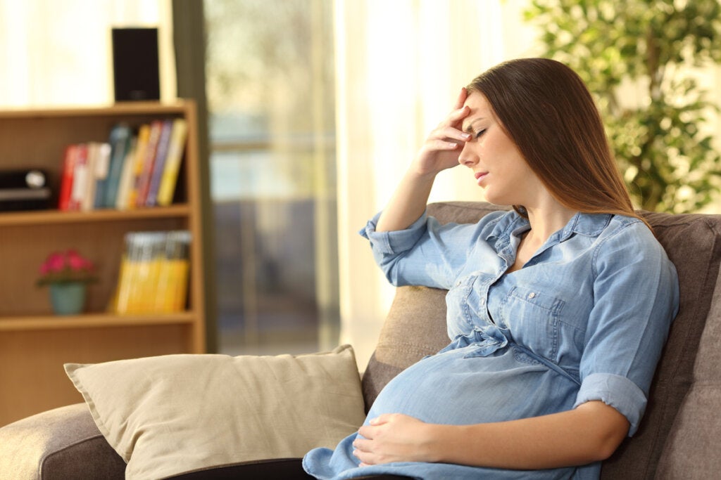 Mujer con ansiedad en el embarazo