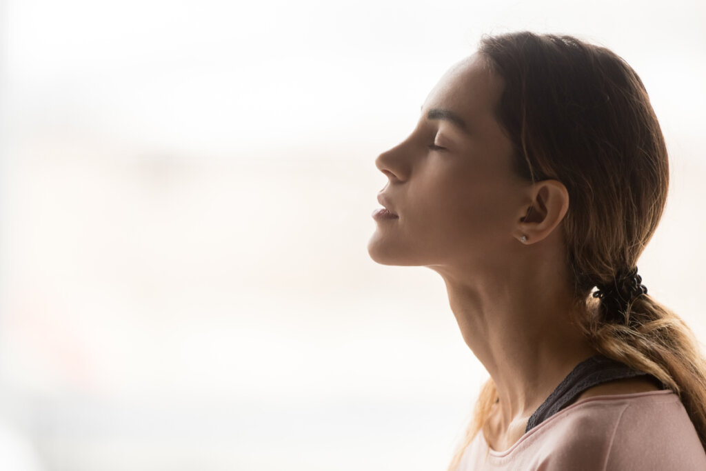 Mujer respirando