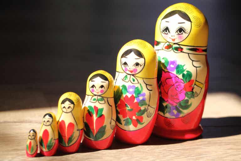 La metáfora de las muñecas rusas y el sentido del yo