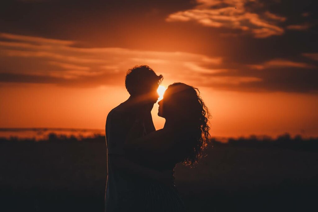 Pareja al atardecer
