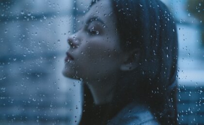 ¿Por qué soy una persona fría y distante con los demás?