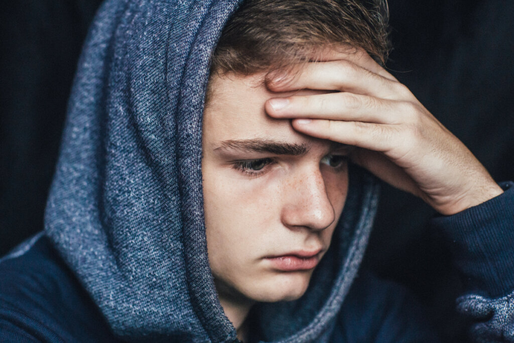 Adolescent ayant du mal à symboliser qu'1 jeune sur 4 est raciste