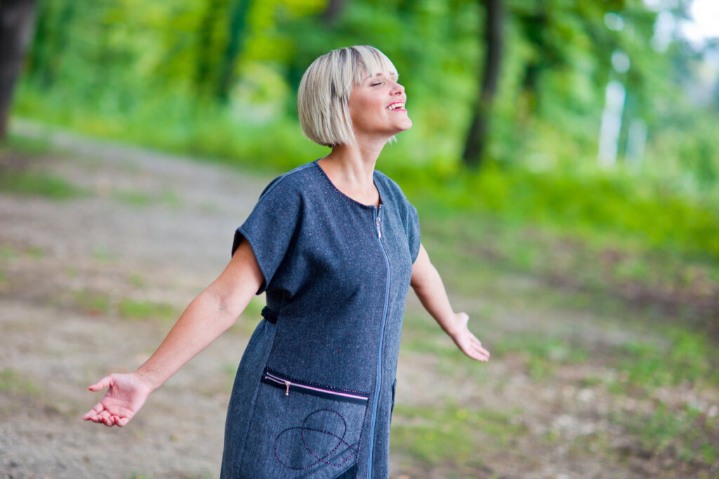 Mujer en la naturaleza