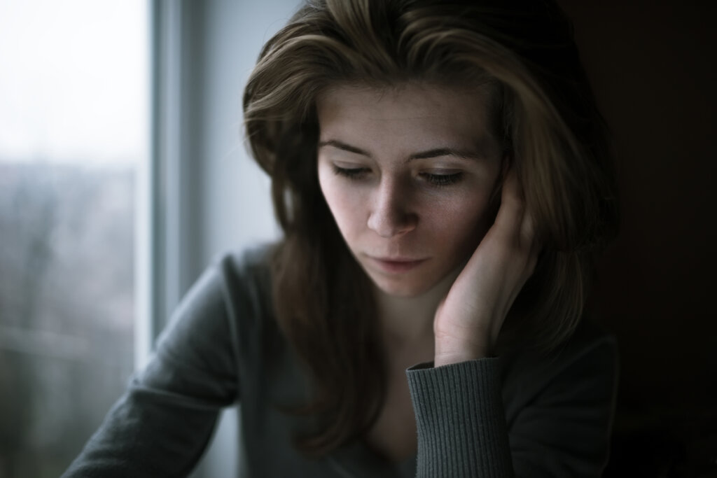 Femme inquiète