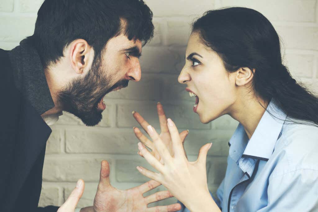 Par som skriker på varandra