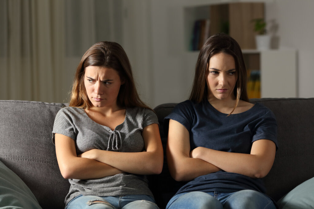 6 diferencias entre celos y envidia