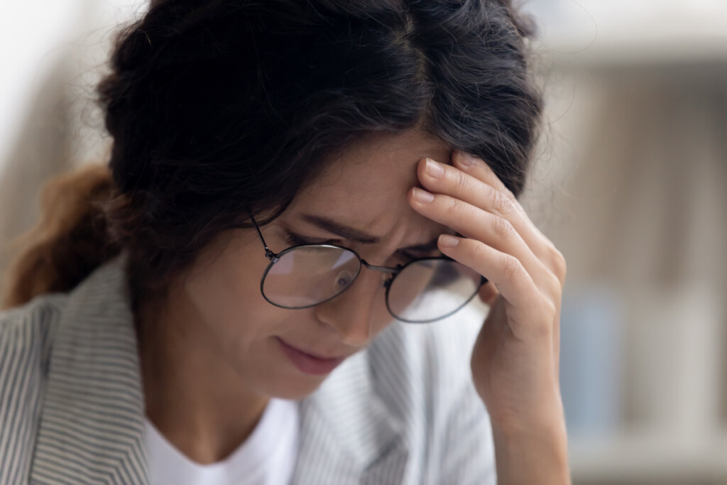 Femme avec dépression accablé