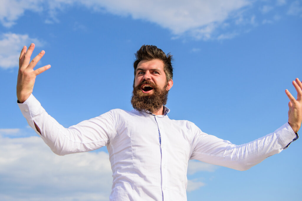 Hombre con complejo de superioridad