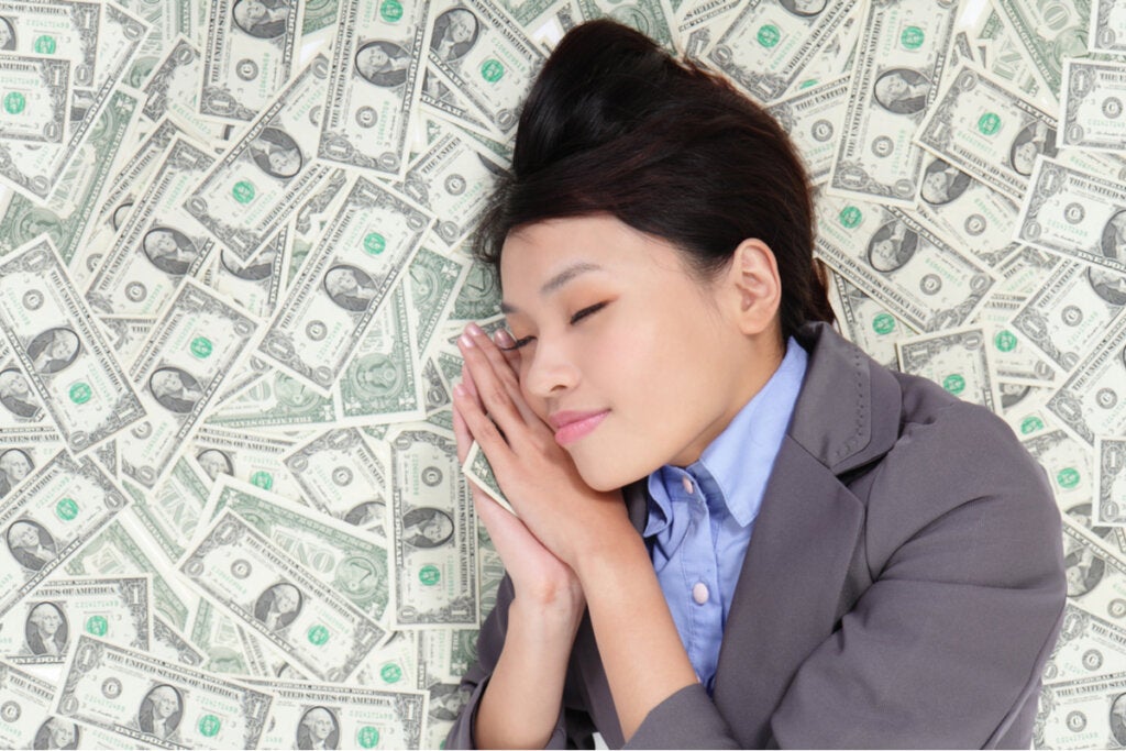 girl dreaming about how narcissists use money