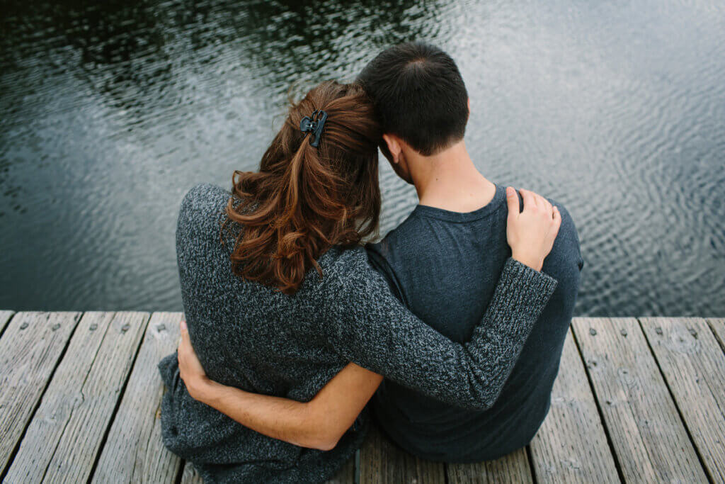 Couple sur la jetée