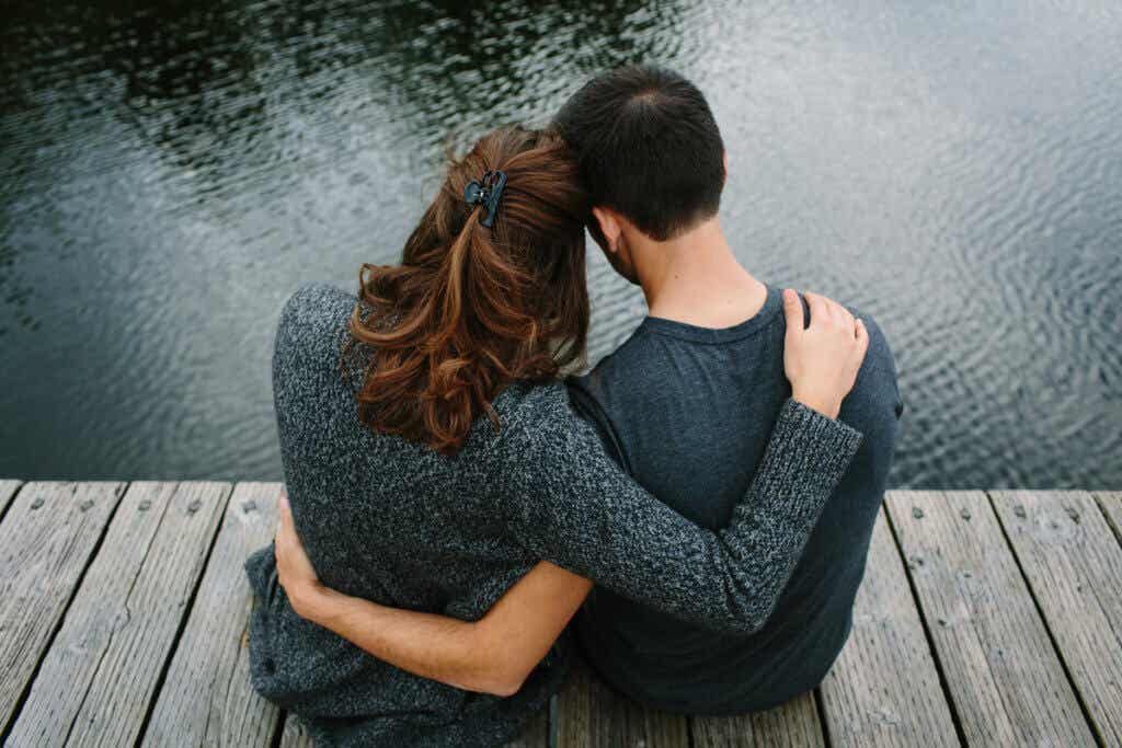 Die Unterschiede zwischen Anziehung, Verliebtheit und Liebe
