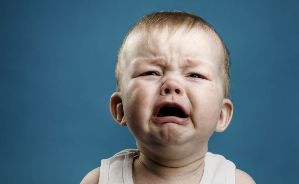 bebé llorando por los miedos aprendidos