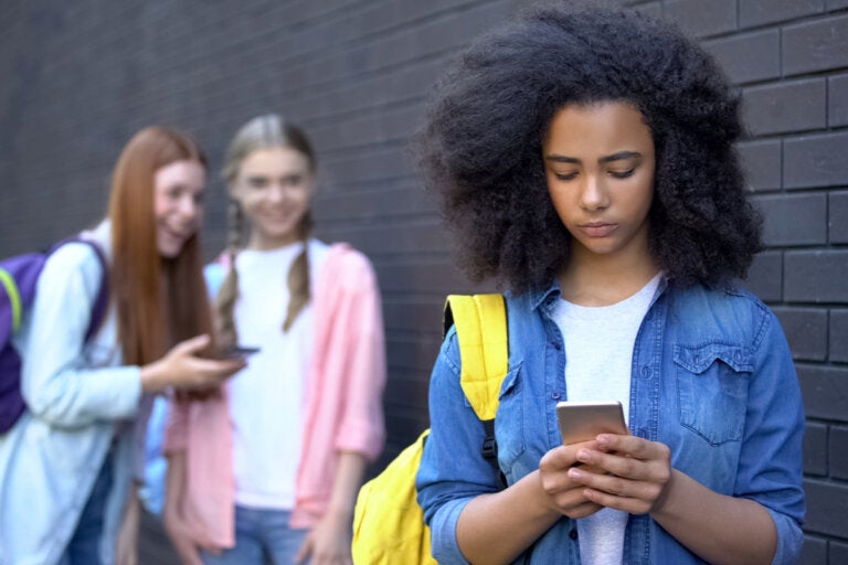 Redes sociales en la adolescencia, ¿cómo gestionar el uso que les dan?