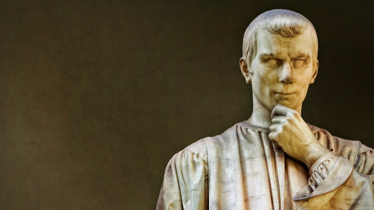 Estatua de Nicolás Maquiavelo