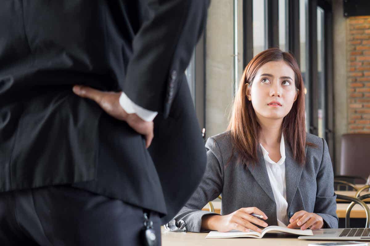 9 señales de que eres víctima de acoso laboral