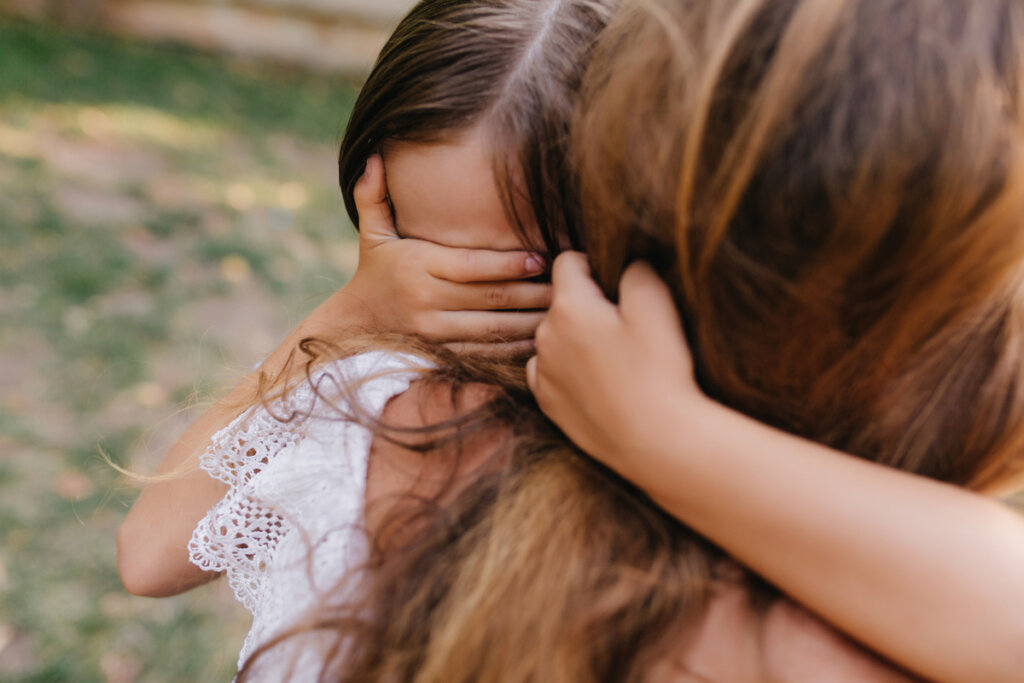 Cómo ayudar a un niño a superar un trauma