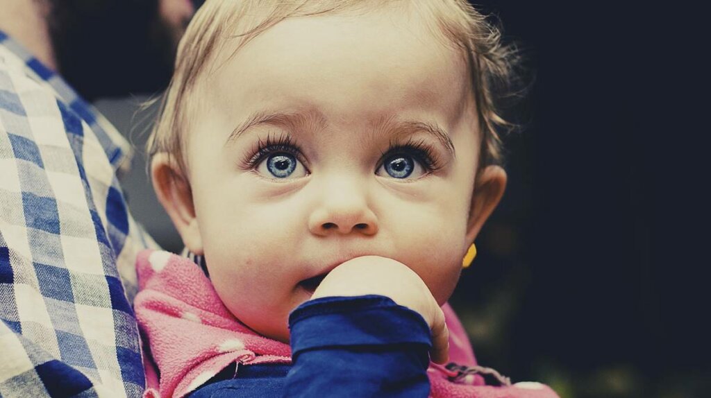 light-eyed child with absolute hearing