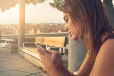 Enamorarse desde la distancia y en línea, algo habitual