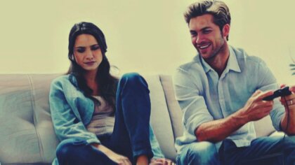 Mi pareja no para de jugar a los videojuegos: ¿qué puedo hacer?