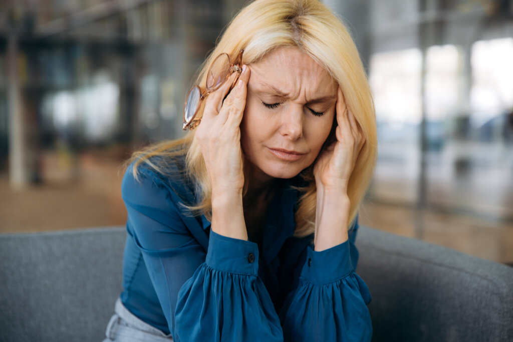Femme représentant la théorie neuromatrice de la douleur