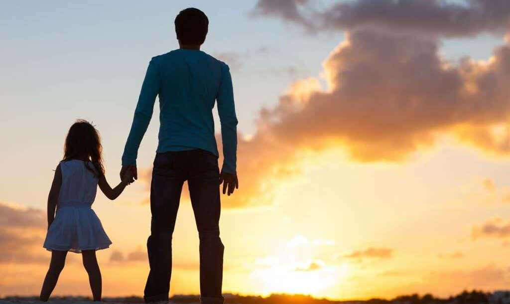 isä ja tytär edustavat adoptoitujen lasten rakkautta