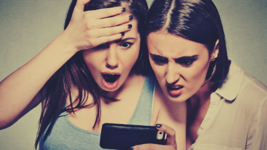 chicas reaccionando ante el cyberflashing