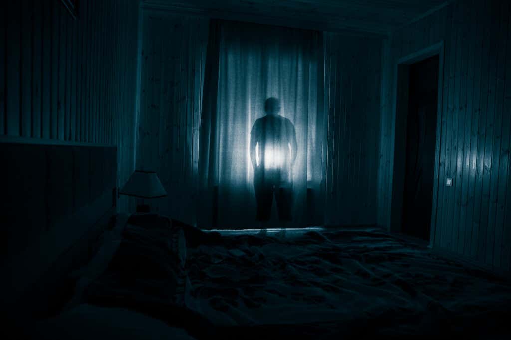 Fantasma en una habitación
