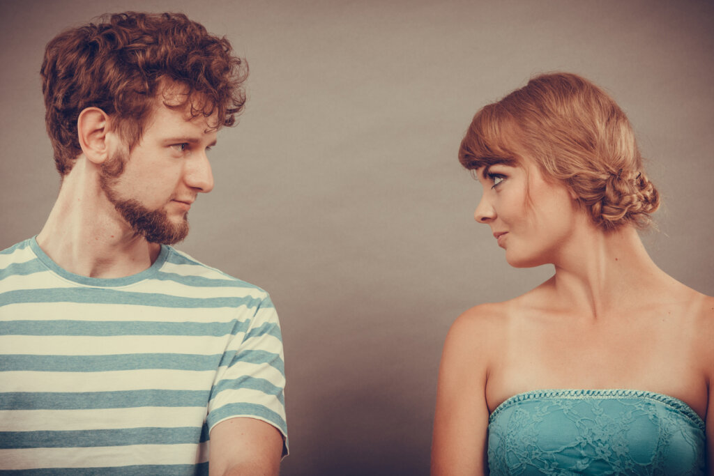 pareja hablando de es que yo soy así