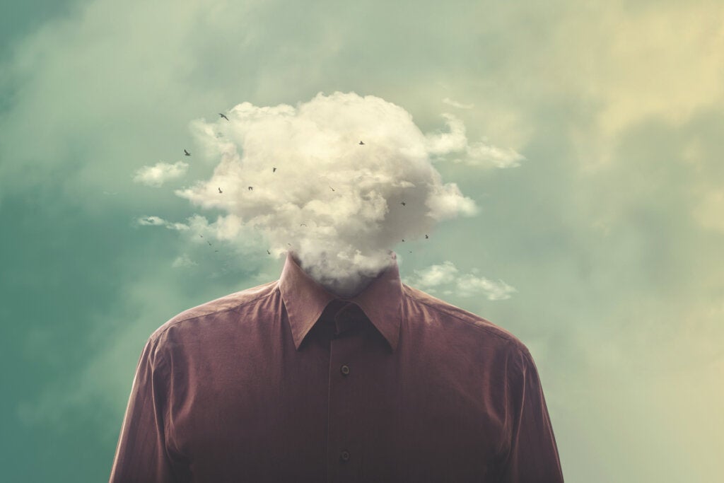 hombre con cabeza de nube representando que el 5% de nuestros pensamientos diarios son basura
