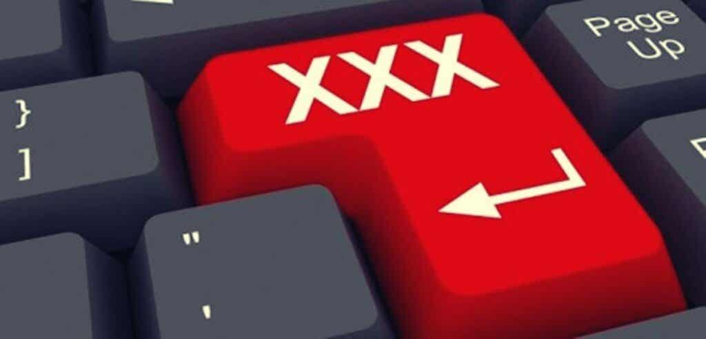 tecla roja con x representando la relación entre la pornografía online y la violencia sexual