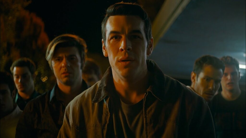 Chicos jóvenes sorprendidos