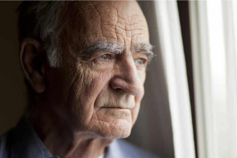 ¿Cómo detectar la soledad en nuestros mayores?