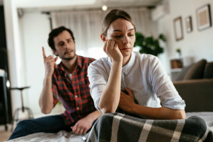 Actitudes controladoras en pareja que debes evitar