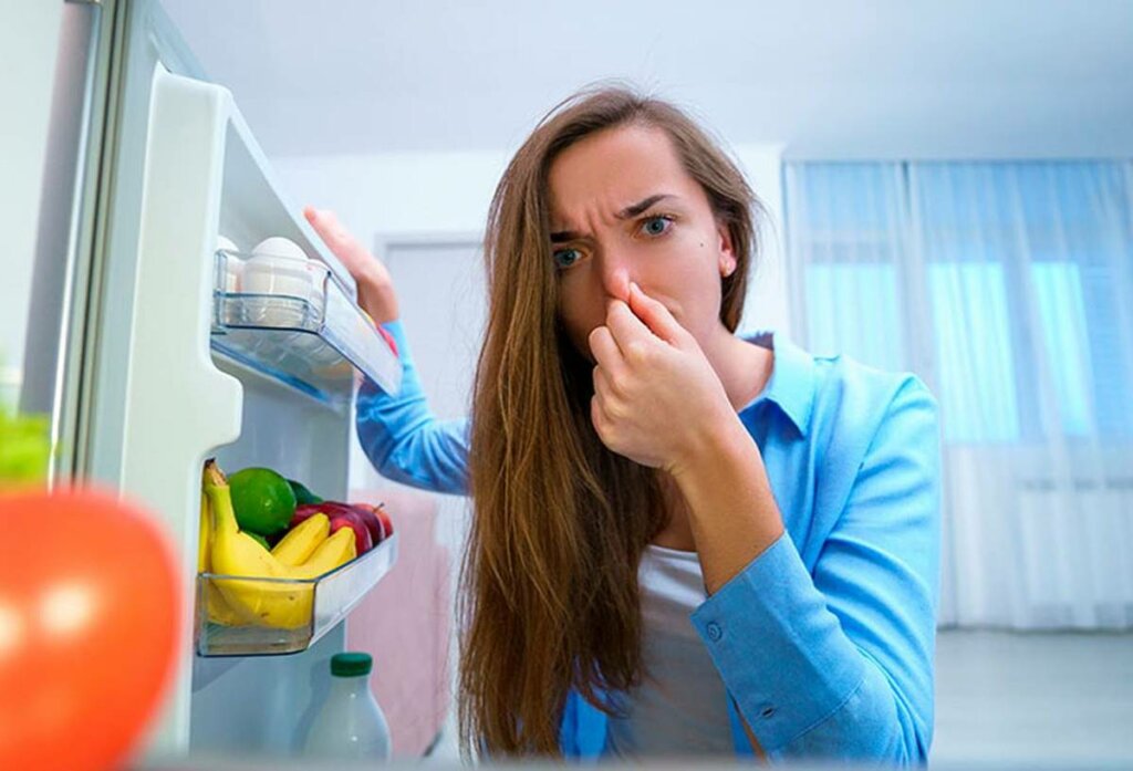 mujer que sufre parosmia