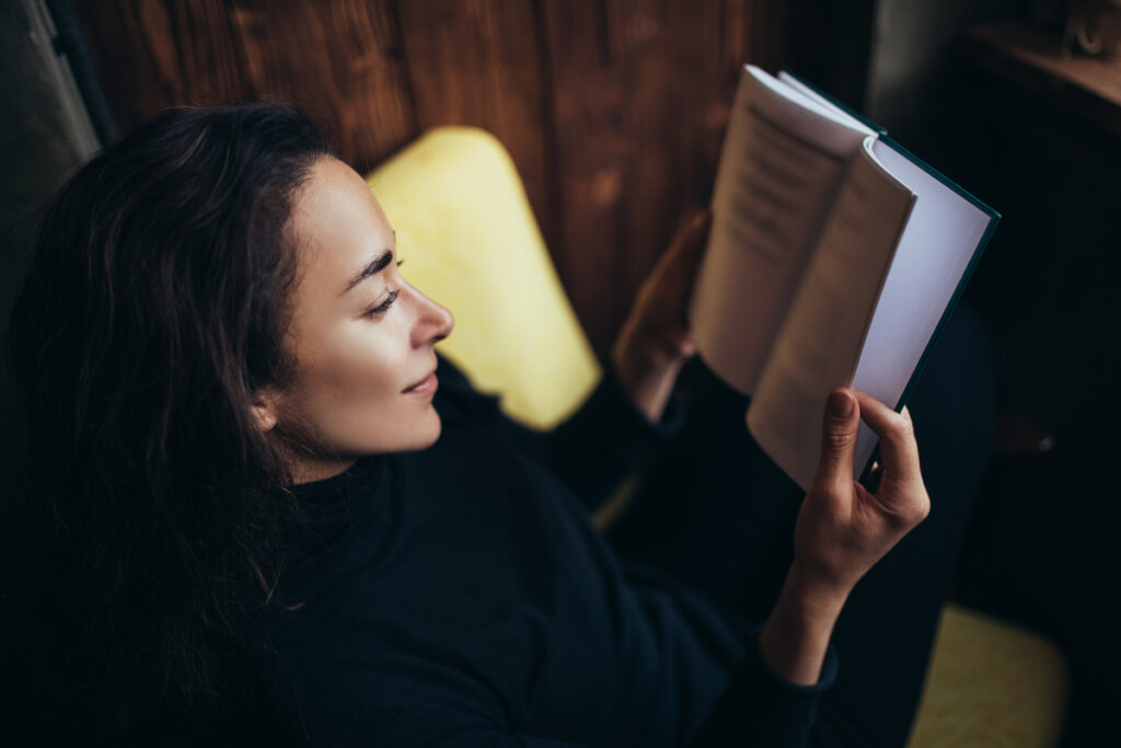 Mujer leyendo