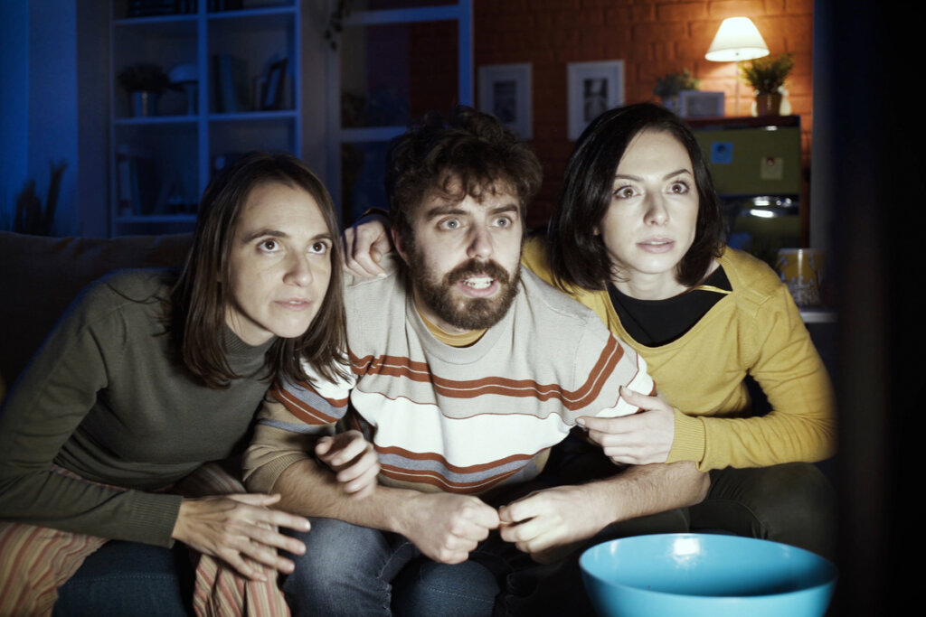 Intrigen, Verrat und Machtspiele: Warum machen Serien so süchtig?