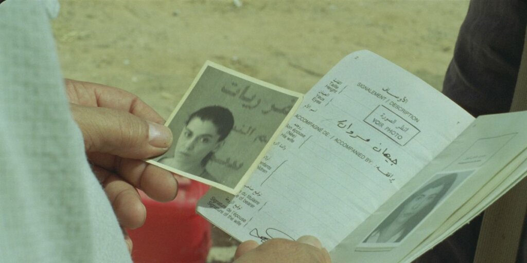 Foto de una mujer en blanco y negro