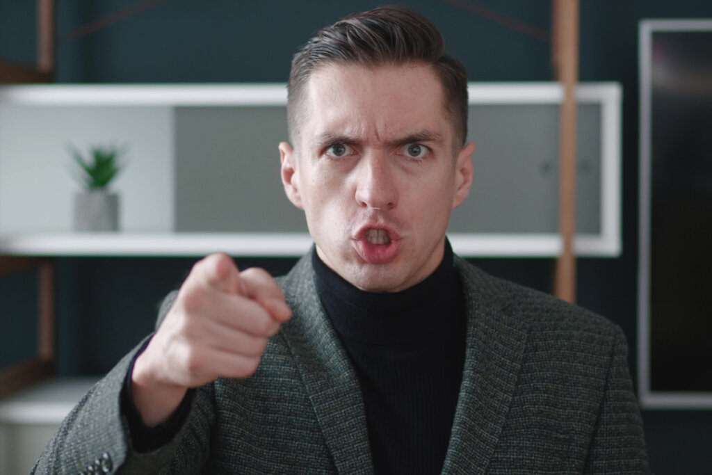 Boze man die symboliseert dat psychopathische persoonlijkheden meer professioneel succes behalen