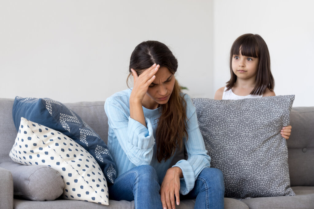 Madre rechazando a su hija