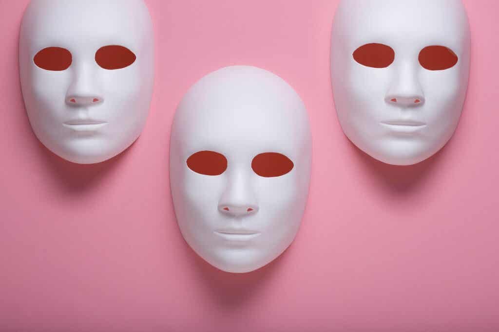 Máscaras blancas
